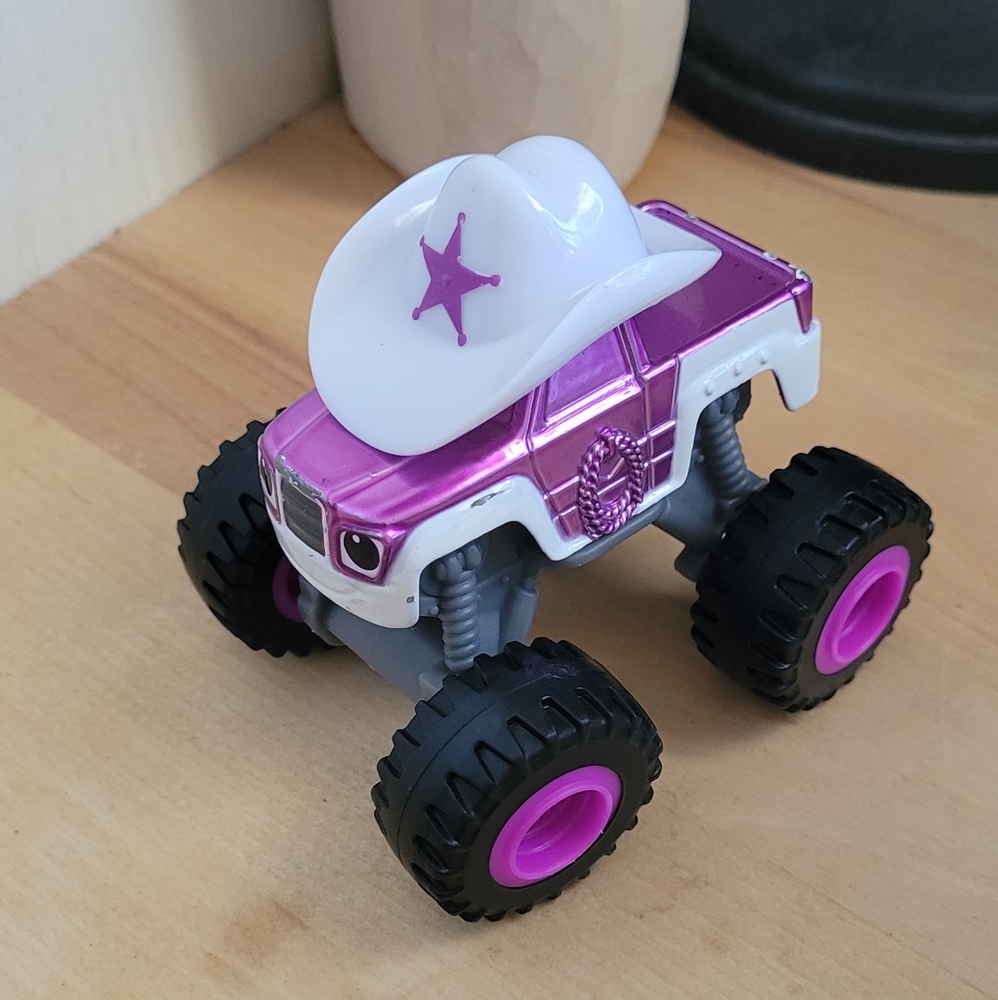 Blaze monster machine starla